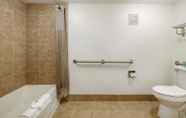 In-room Bathroom 4 Motel 6 Grove City, OH