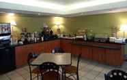 Restoran 2 Quality Suites Whitby