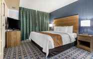 Kamar Tidur 5 Quality Suites Whitby