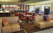 บาร์ คาเฟ่ และเลานจ์ 7 Courtyard by Marriott Chicago Naperville