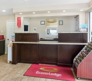 Lobi 2 Econo Lodge Town Center