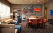 Bar, Kafe, dan Lounge 2 TownePlace Suites by Marriott Windsor