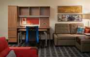 Common Space 6 TownePlace Suites by Marriott Windsor