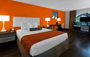 Phòng ngủ 7 Howard Johnson by Wyndham Waukegan Great Lakes
