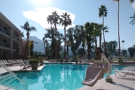 Swimming Pool Indian Wells Resort Hotel