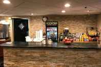 ล็อบบี้ Howard Johnson Hotel by Wyndham Newark Airport