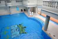 Swimming Pool Waldorf Astoria Versailles - Trianon Palace