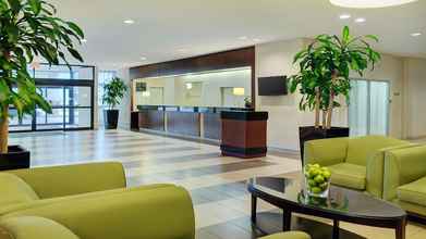 Lobi 4 Holiday Inn Burlington Hotel & Conference Centre, an IHG Hotel