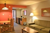 Common Space Ramada by Wyndham Sioux Falls Airport-Waterpark & Event Ctr