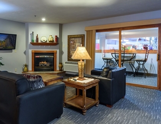 Lobby 2 Ramada by Wyndham Sioux Falls Airport-Waterpark & Event Ctr