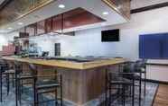 Quầy bar, cafe và phòng lounge 5 Ramada by Wyndham Wytheville