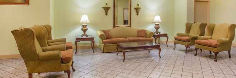 Lobby Ramada by Wyndham Wytheville