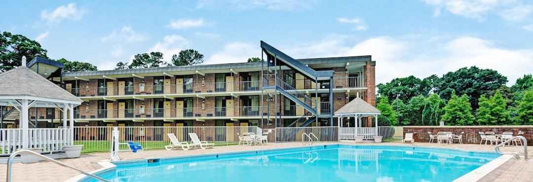 Swimming Pool Travelodge Inn & Suites by Wyndham Historic Area