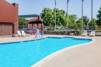 Swimming Pool Baymont by Wyndham Elkhart