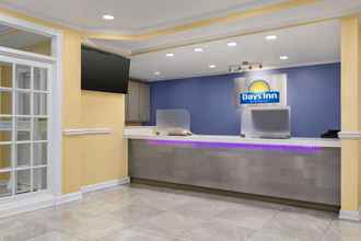 Lobby 4 Days Inn by Wyndham Kingsland GA