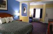 Kamar Tidur 7 Days Inn by Wyndham Kingsland GA