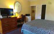 Bedroom 2 Days Inn by Wyndham Kingsland GA