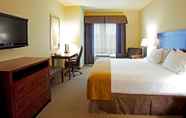 Bedroom 7 Holiday Inn Express & Suites Valdosta West - Mall Area, an IHG Hotel