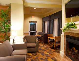 Lobi 2 Holiday Inn Express & Suites Valdosta West - Mall Area, an IHG Hotel