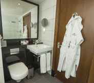 Bilik Mandi dalam Bilik 2 DoubleTree by Hilton London Kensington