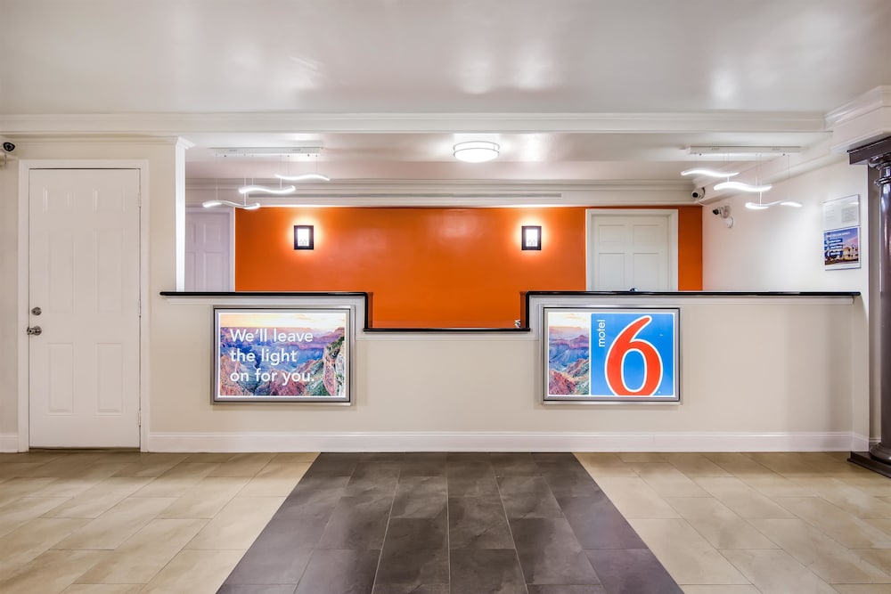 Lobby 2 Motel 6 North Little Rock, AR - McCain