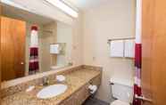 In-room Bathroom 4 Red Roof Inn & Suites Middletown - Franklin