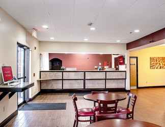 Lobby 2 Red Roof Inn & Suites Middletown - Franklin