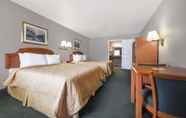 Bedroom 6 Days Inn by Wyndham Granbury