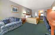 Bedroom 2 Days Inn by Wyndham Granbury