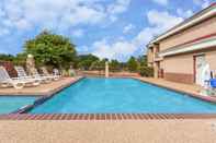 Swimming Pool Days Inn by Wyndham Granbury