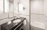 In-room Bathroom 7 Hotel Navarra Brugge