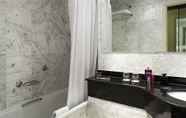 In-room Bathroom 6 ibis London Earls Court