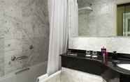 In-room Bathroom 6 ibis London Earls Court