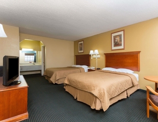 Bedroom 2 Days Inn & Suites by Wyndham Vicksburg