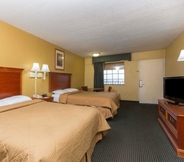 Bedroom 7 Days Inn & Suites by Wyndham Vicksburg