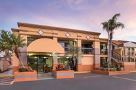 ภายนอกอาคาร Travelodge by Wyndham Fort Myers North