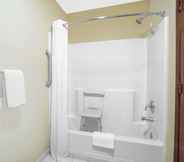 In-room Bathroom 3 Days Inn by Wyndham North Platte