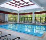 Swimming Pool 6 DoubleTree by Hilton Tulsa - Warren Place
