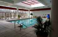 Swimming Pool 7 DoubleTree by Hilton Tulsa - Warren Place