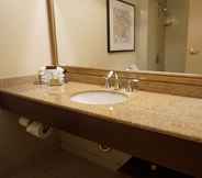 In-room Bathroom 4 DoubleTree by Hilton Tulsa - Warren Place