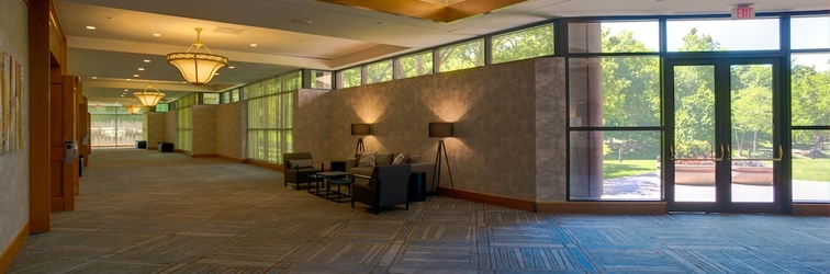 Lobby DoubleTree by Hilton Tulsa - Warren Place