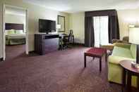 Khu vực công cộng Holiday Inn Express Hotel & Suites Pittsburgh Airport, an IHG Hotel