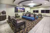 Lobi La Quinta Inn by Wyndham Indianapolis North at Pyramids