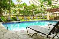 Swimming Pool Club Wyndham Royal Garden at Waikiki