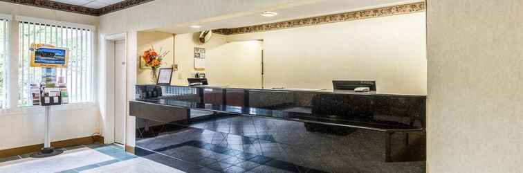 Lobby Econo Lodge Inn & Suites