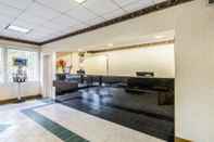 Lobby Econo Lodge Inn & Suites