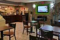 Bar, Cafe and Lounge Wingate by Wyndham Lake George