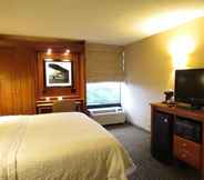 Bedroom 7 Hampton Inn Chicago-O'Hare International Airport