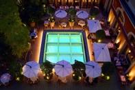 Kolam Renang Le Royal Monceau - Raffles Paris