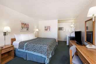 Bedroom 4 Days Inn by Wyndham Socorro